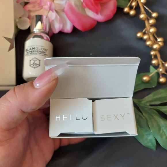 GlamGlow - Picture 3 of 6